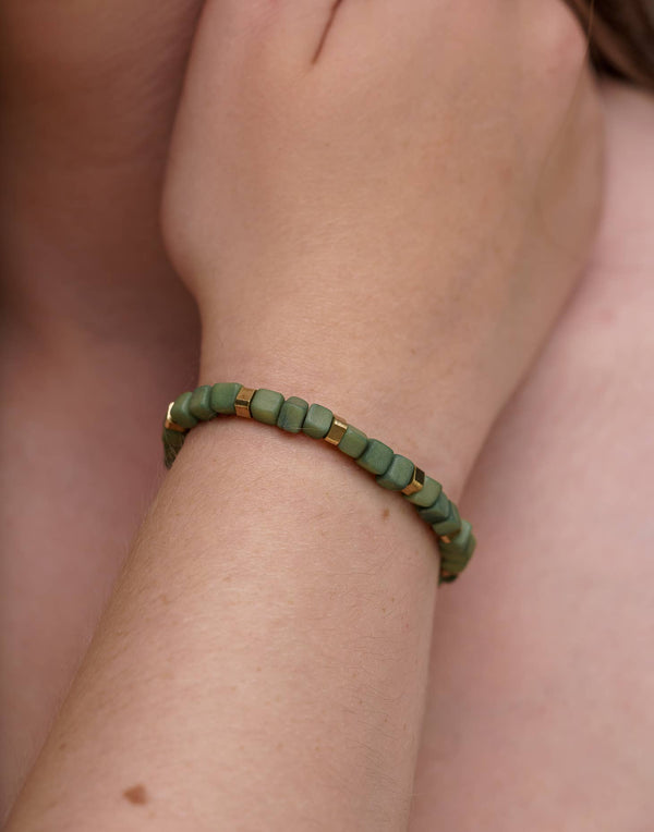 Friendship Tagua Bracelet: Dark Green